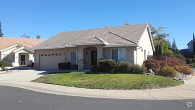 Building Photo - Spacious 3 bedroom home near Roseville Gal...