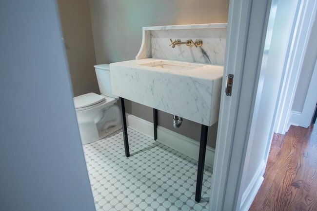 Building Photo - 2018 Englewood Ave