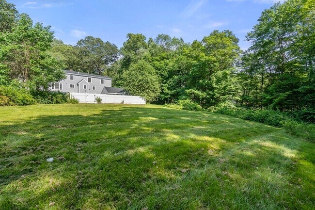 Building Photo - 576 Grove St