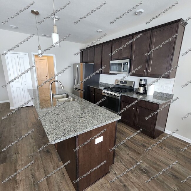 Building Photo - New Maintenance Free 2 Bedroom Home
