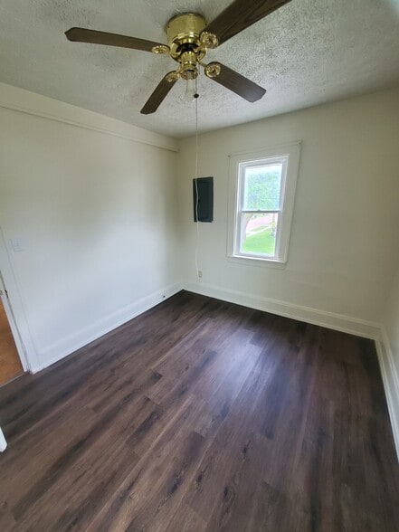 Building Photo - 370 Cole Ave