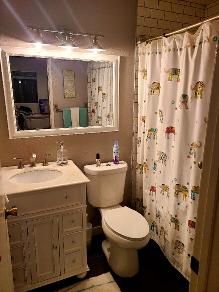 Building Photo - 543 Victoria St