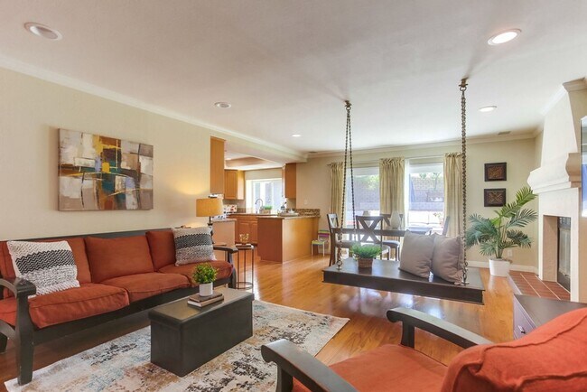 Building Photo - 10730 Carillon Ct