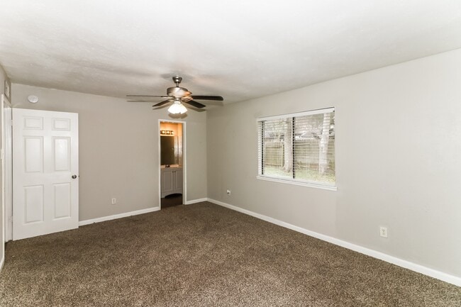 Building Photo - 6914 Pickett Dr