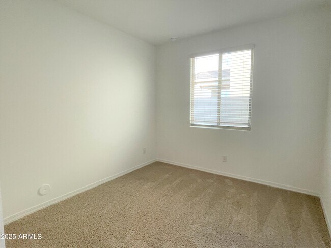 Building Photo - 13310 W Dale Ln