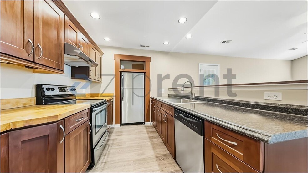 Building Photo - 5200 Heins Rd NE