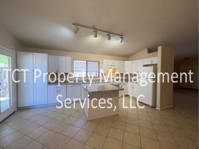 Building Photo - Charming 4 Bedroom in Great Location!