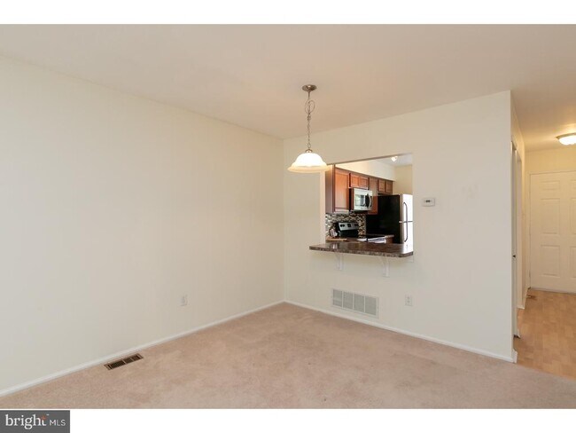 Building Photo - 122 Camber Ln