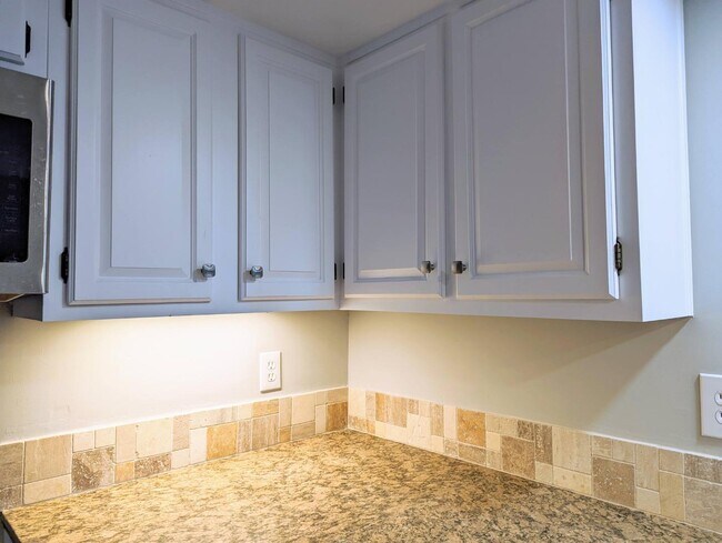 Building Photo - 6525 Idlewild Ct