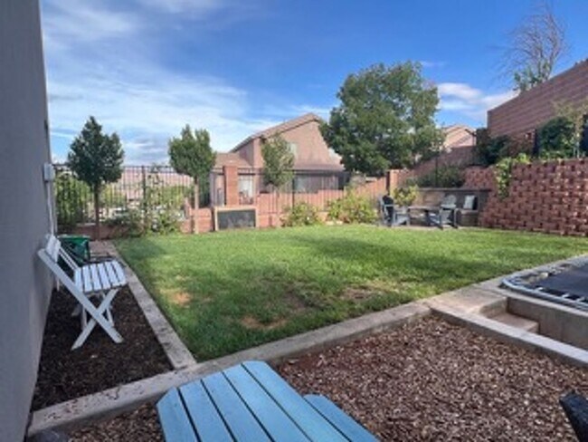 Building Photo - Very Spacious 6 bedroom home with amazing ...