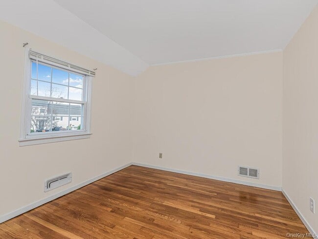 Building Photo - 42 Tower Hill Dr