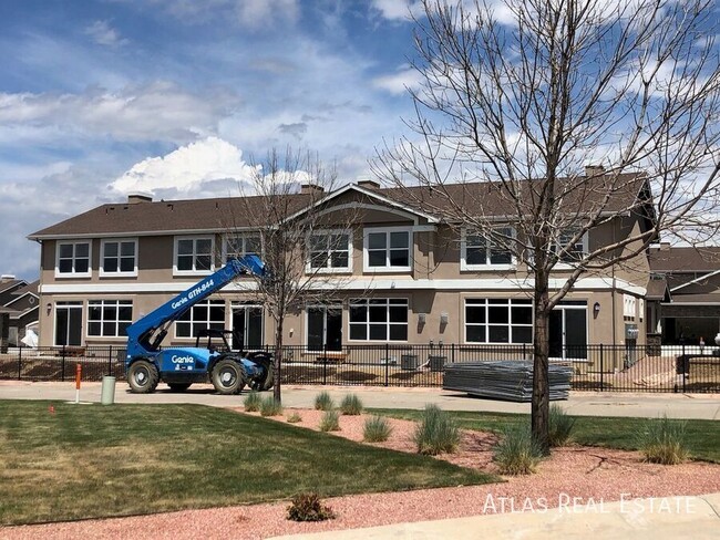 Building Photo - Modern Townhome in the Heart of North Gate...