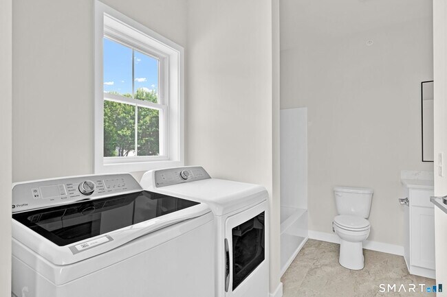 Building Photo - 68 Whiting St