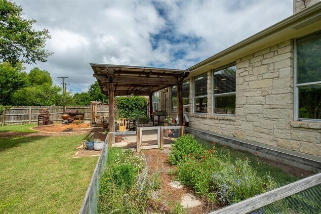 Building Photo - 16853 Tortoise St