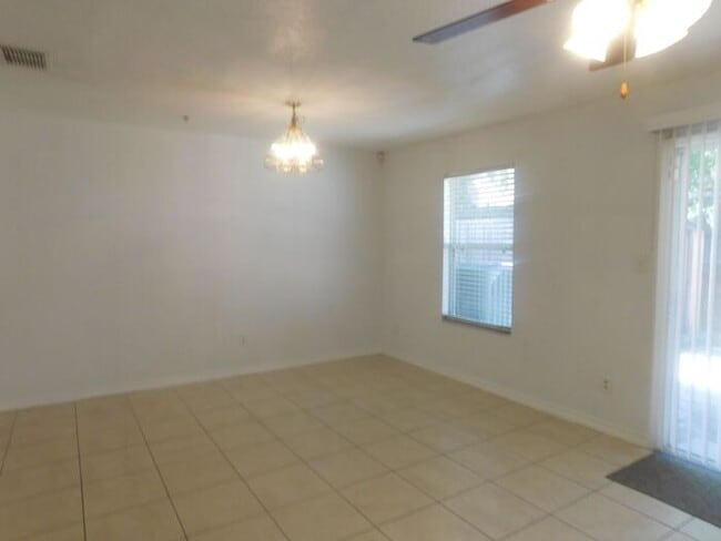 Building Photo - Charming 3-Bedroom Townhome in Winter Garden!