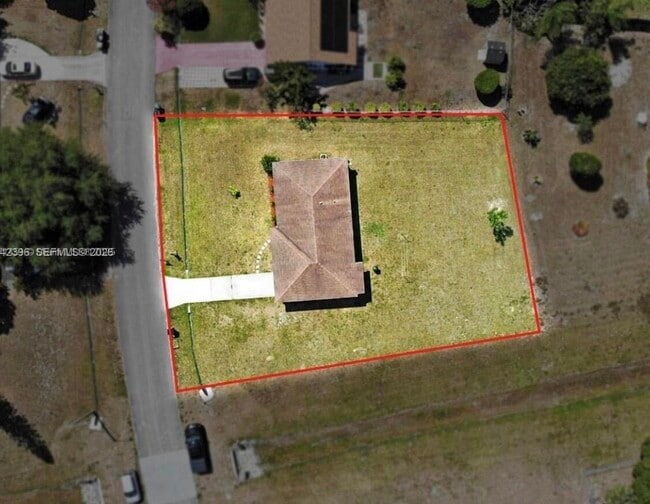 Building Photo - 250 SW Homeland Rd