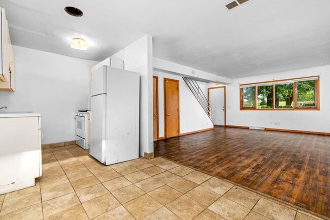 Building Photo - 4321 Britta Dr, Unit 1