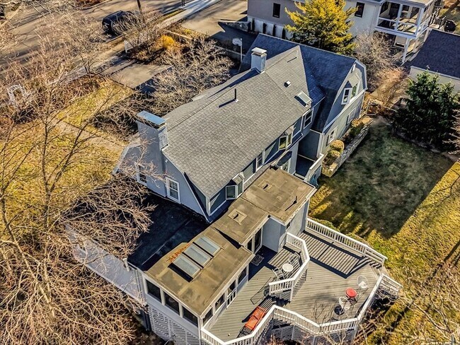 Building Photo - 243 Upland Ave