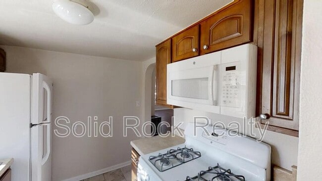 Building Photo - 2436 E Monument St