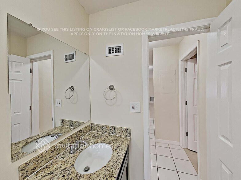 Building Photo - 6433 NW 21st Ct