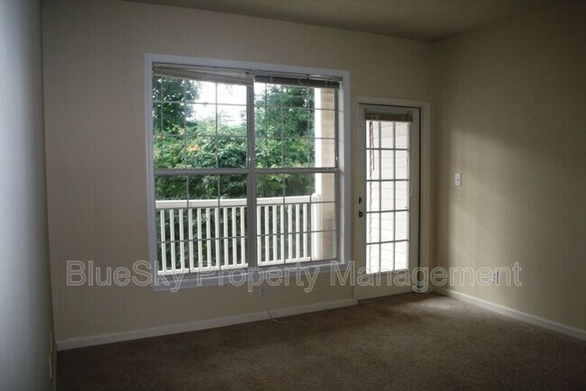 Building Photo - 300 Riverbend Dr