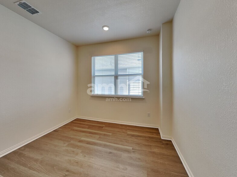 Building Photo - 2718 Meadowood Heights