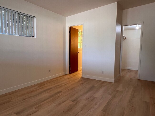 Building Photo - 2219 N 73rd Pl