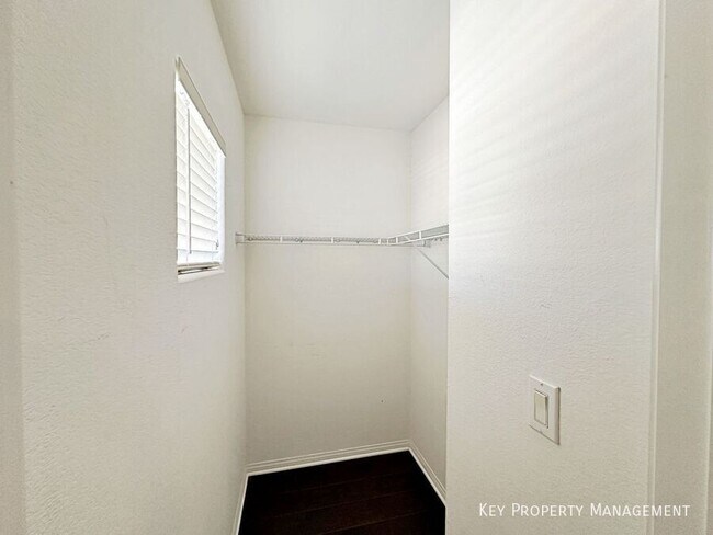 Building Photo - 9772 Bedstraw St
