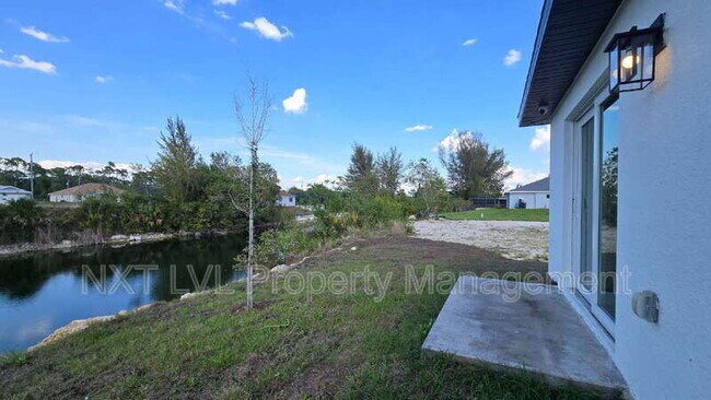 Building Photo - 423 NE 31st St