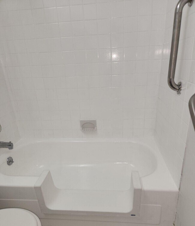 Building Photo - 287 Seville Terrace