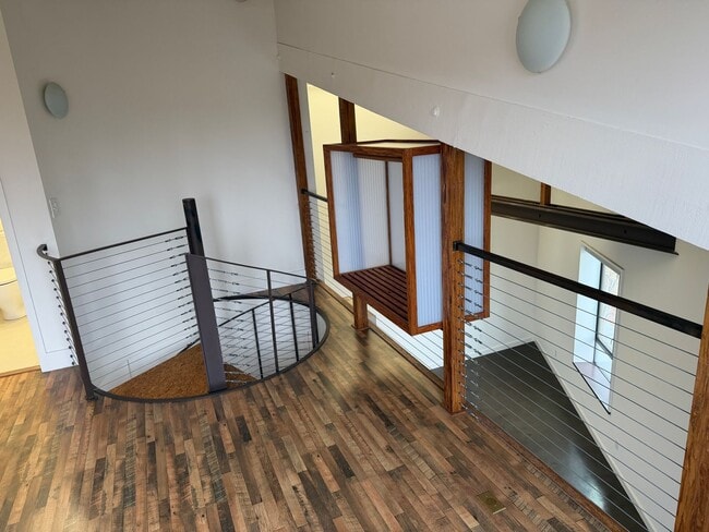 Building Photo - Contemporary, Large 1br/1ba Apt. Near Ashby BART