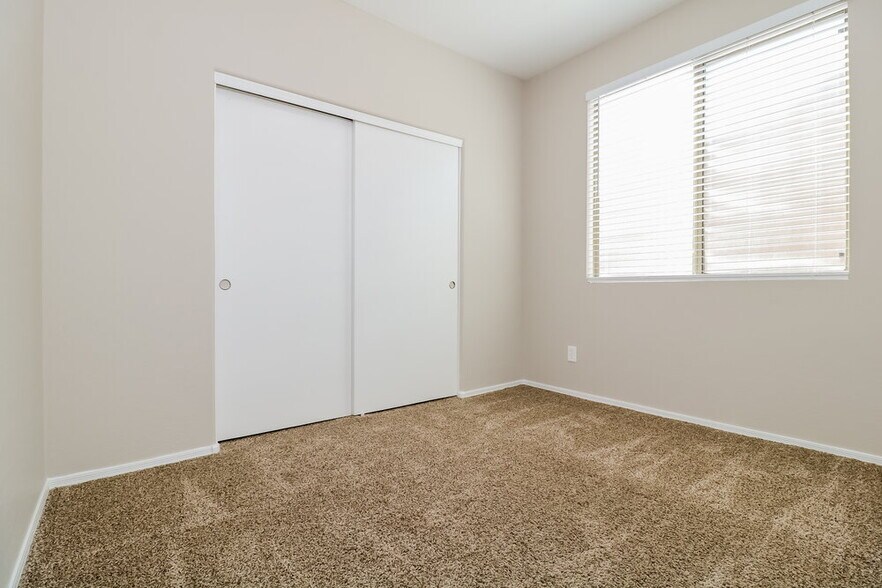Building Photo - 14817 N 150th Ln