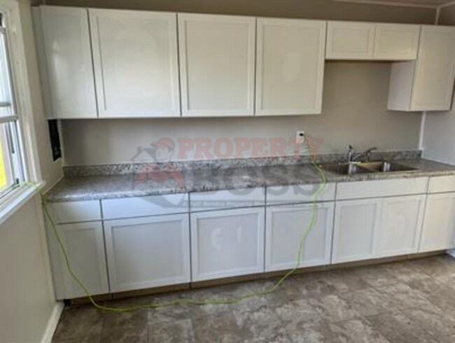 Building Photo - 2010 Vermont St