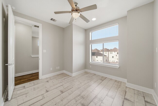 Building Photo - 1814 Thompson St