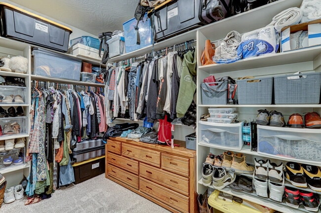 Building Photo - "Charming 3-Bedroom Retreat with 2 Baths and 2150 Sq. Ft. of Comfort in Santa Clara!"