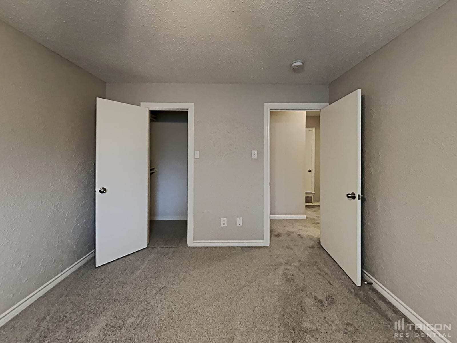 Building Photo - 8620 Santa Clara Dr