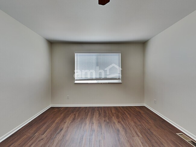 Building Photo - 7785 Blue Vail Way