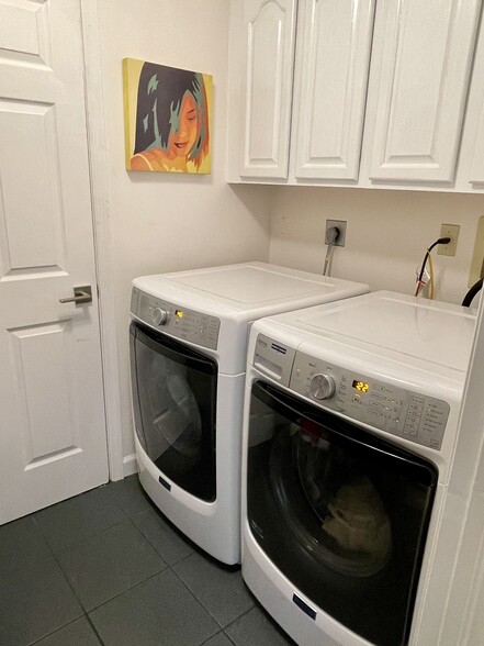 Laundry room - 13105 Vanderbilt Dr