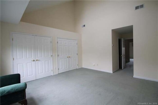 Building Photo - 49 Woodcrest Ln