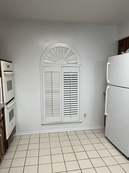 Building Photo - 2304 Canyon Valley Trl