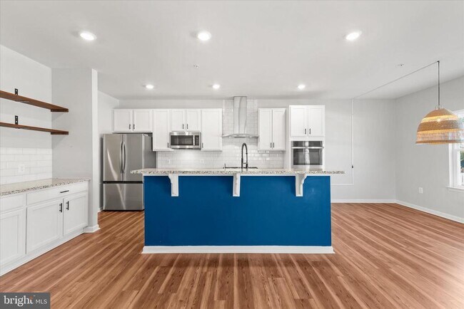 Building Photo - 5559 Trafalgar Cir