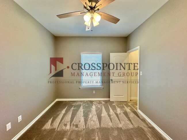 Building Photo - 3 Bedroom 2.5 Bathroom Townhomes at Villa Rosa!