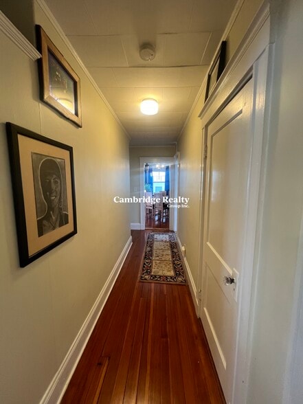 Building Photo - 10 Townsend Rd