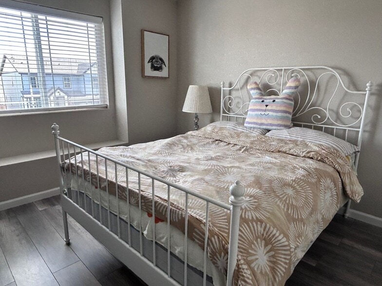 Building Photo - 551 W 175th Pl