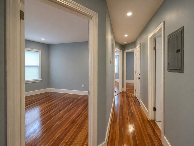 Building Photo - 9 Nightingale St