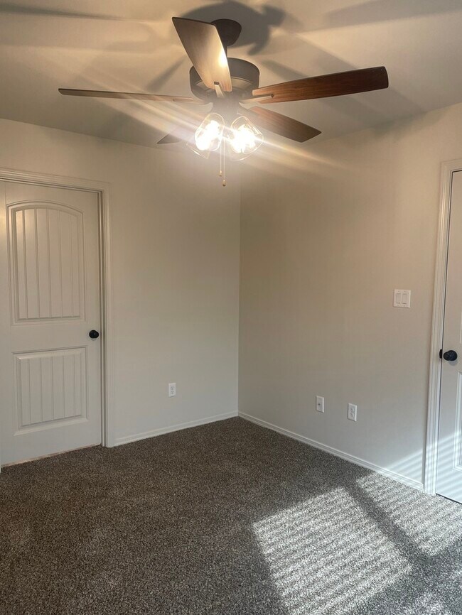 Building Photo - 1048 Heritage Way