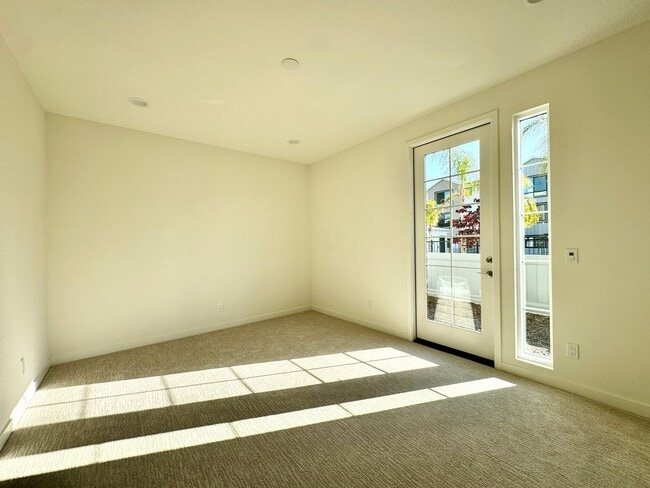 Building Photo - BRAND NEW 4 BED, 3.5 BATHS, 2070 SQ FT TOWNHOME BY KH HOMES