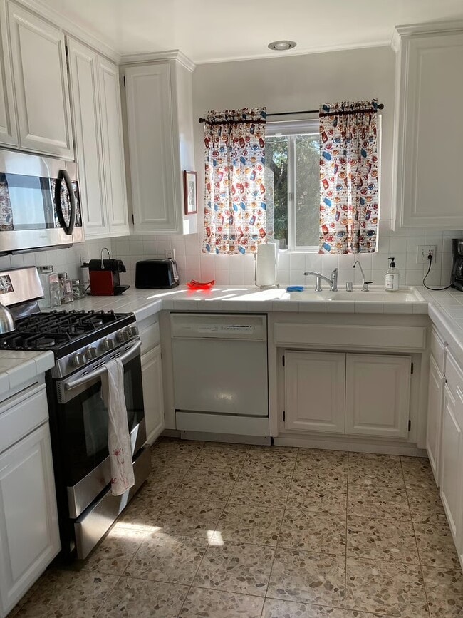 Building Photo - 911 Paseo Ferrelo