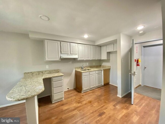 Building Photo - 713 Walnut St