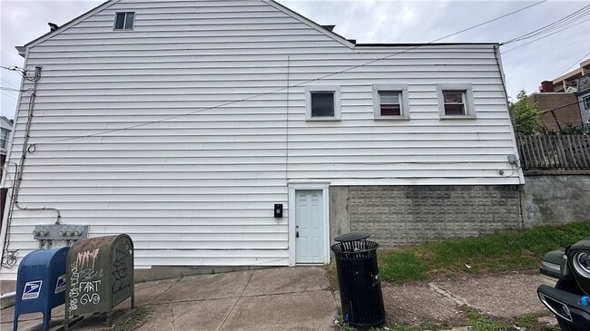 Building Photo - 1234 Itin St